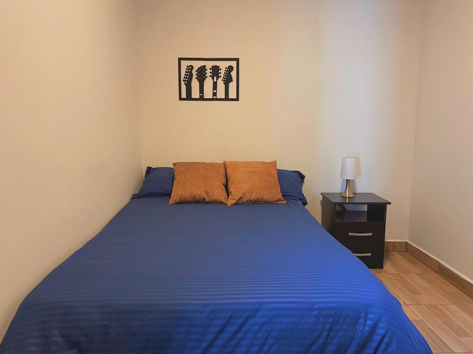 Cozy Flat One Street From Downtown Apartment *