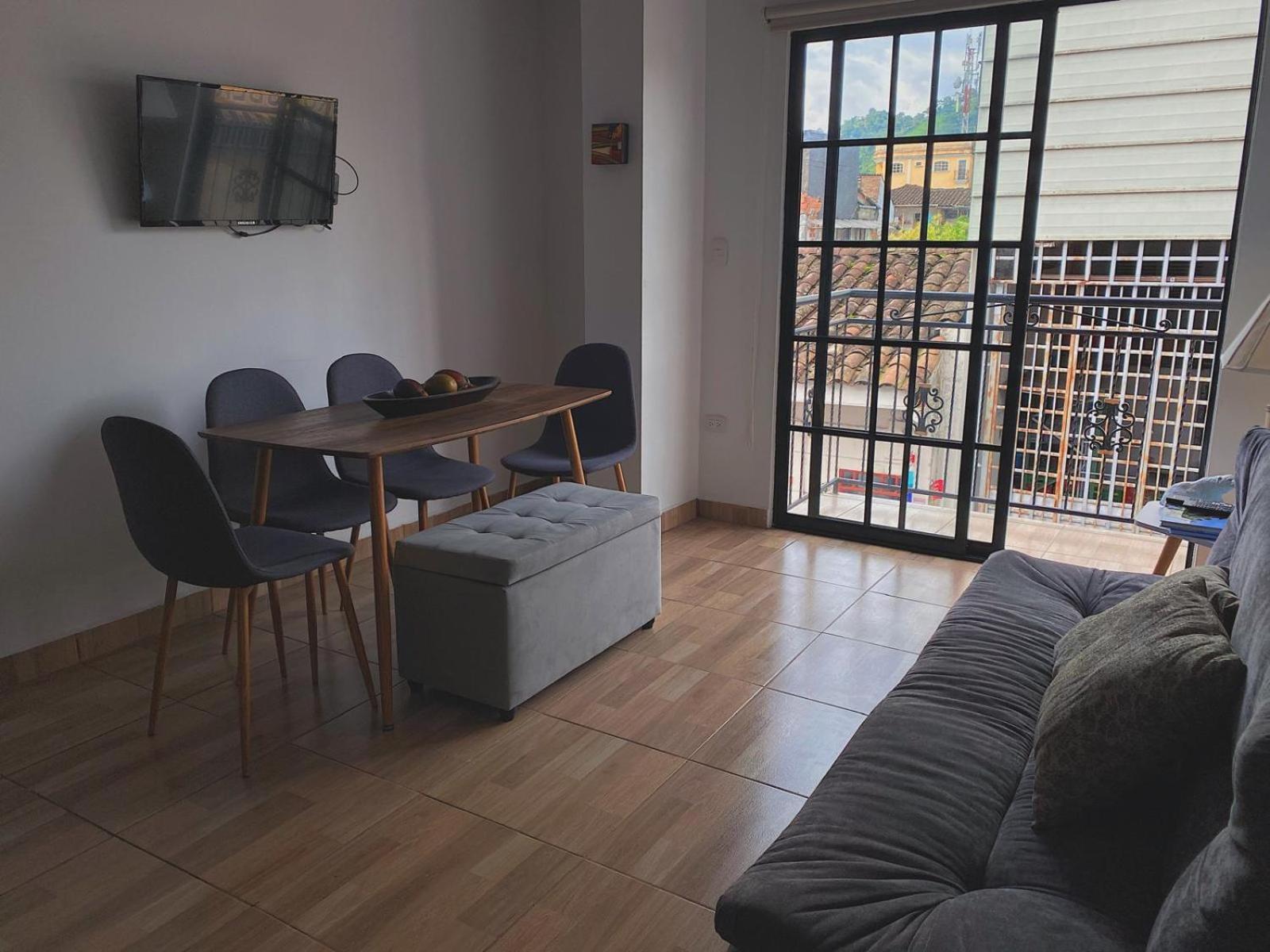 Apartment Cozy Flat One Street From Downtown